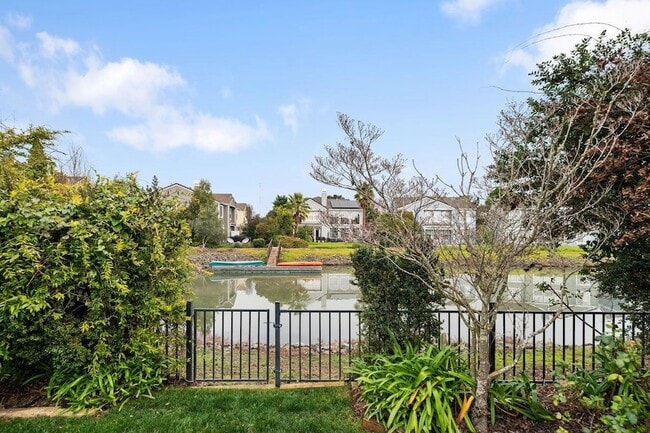 Building Photo - 142 Monaco Dr