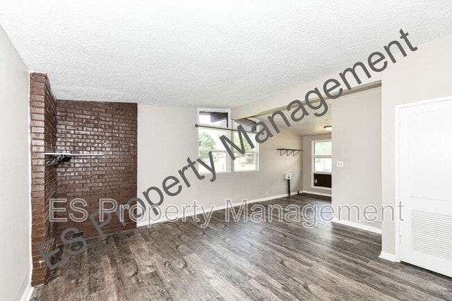 Building Photo - 1631 Elmhurst Dr