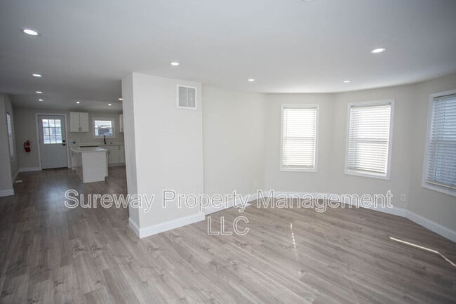 Building Photo - 200 Chestnut St