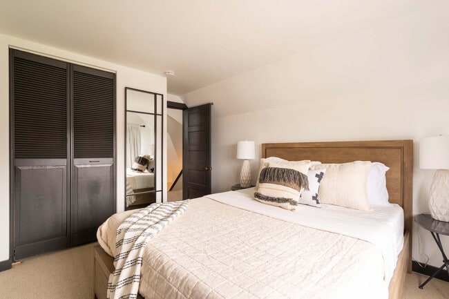 Building Photo - 2319 NW Raleigh St