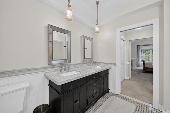 Building Photo - 11 Sky View Ct