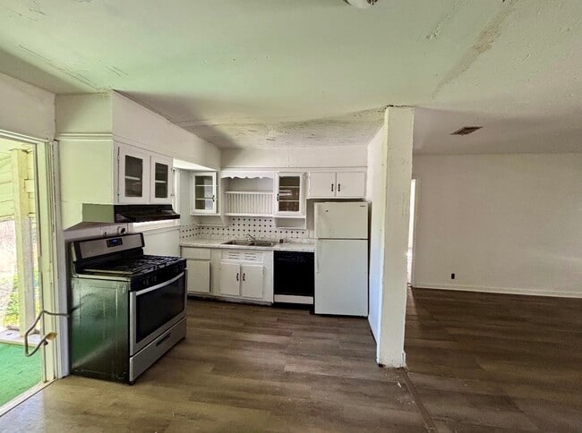 Building Photo - 612 Winding Way St