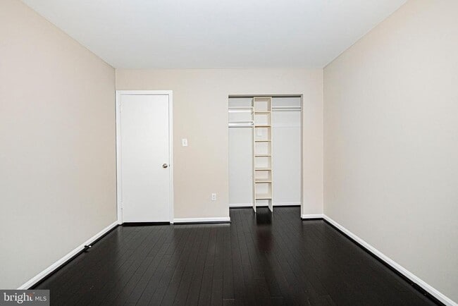 Building Photo - 29 Longmeadow Dr
