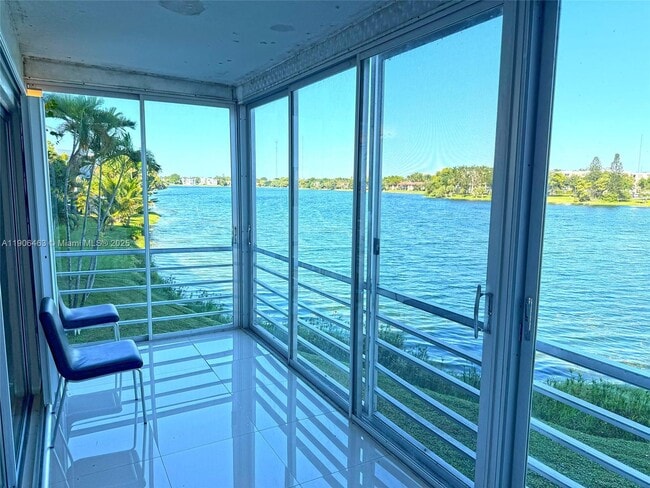 Building Photo - 879 NE 195th St