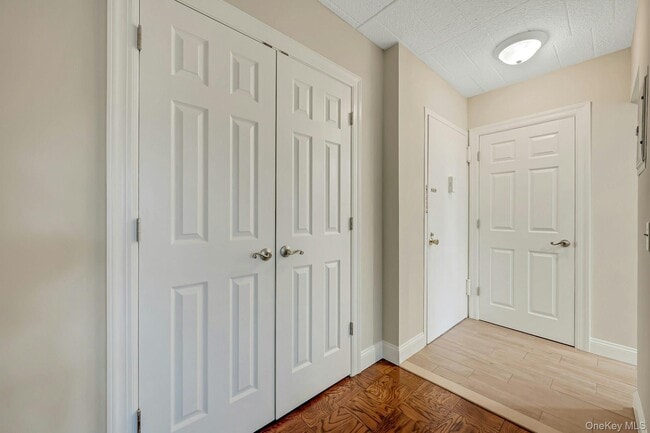 Building Photo - 505 White Plains Rd