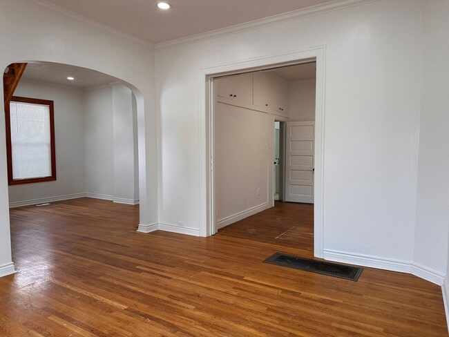 Building Photo - 3 Bedroom Home with 2 Car Garage