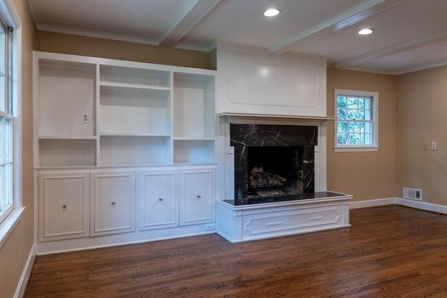 Building Photo - 2631 Northside Dr NW