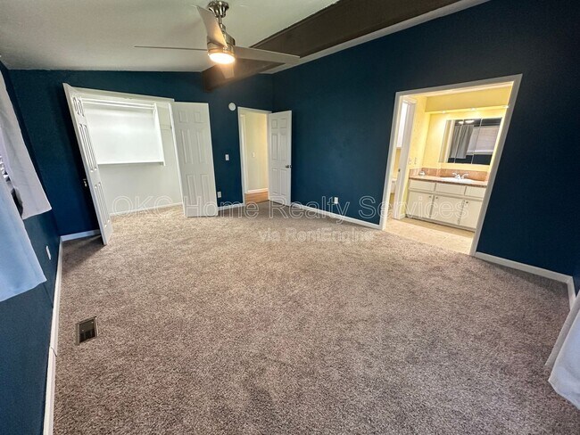 Building Photo - 11004 NW 115th St