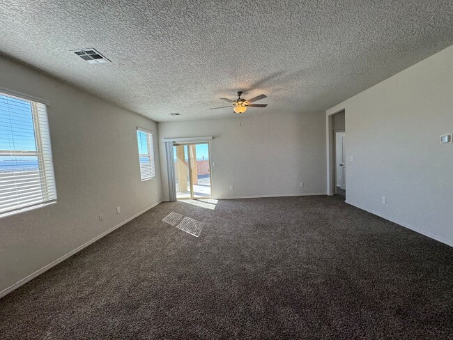 Building Photo - Energy Efficient Home 3 bed home. Move In Special!