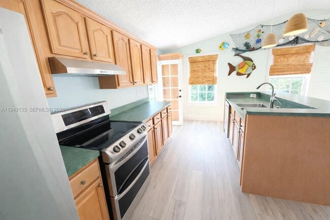 Building Photo - 61 Central Ave