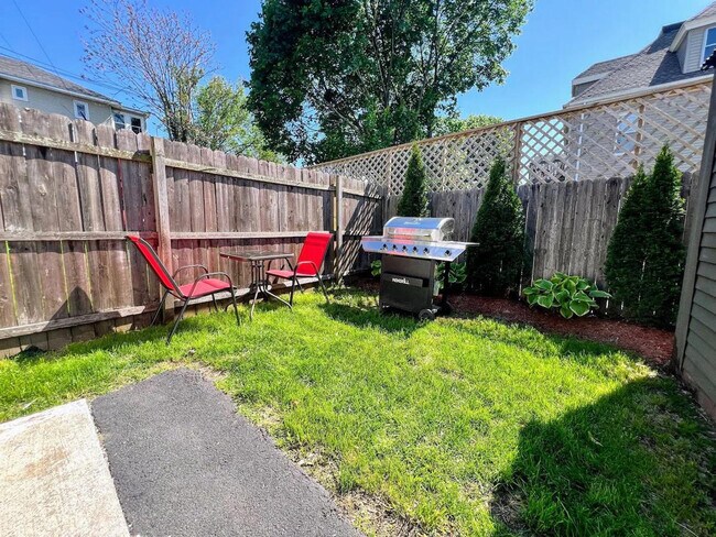 Building Photo - 810 Broadway-SI ID1511377P