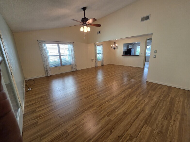 Building Photo - 35120 Whispering Oaks Blvd
