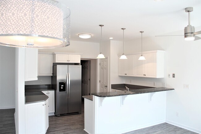 Building Photo - 205 Queenswood Blvd
