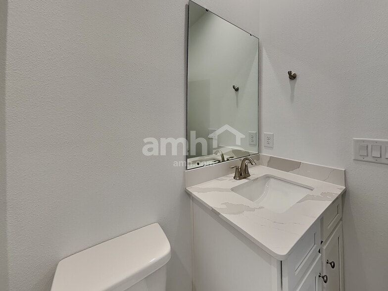 Building Photo - 16430 Cheyanne Ct