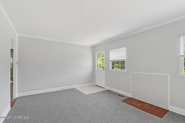 Building Photo - 565 Prospect Ave
