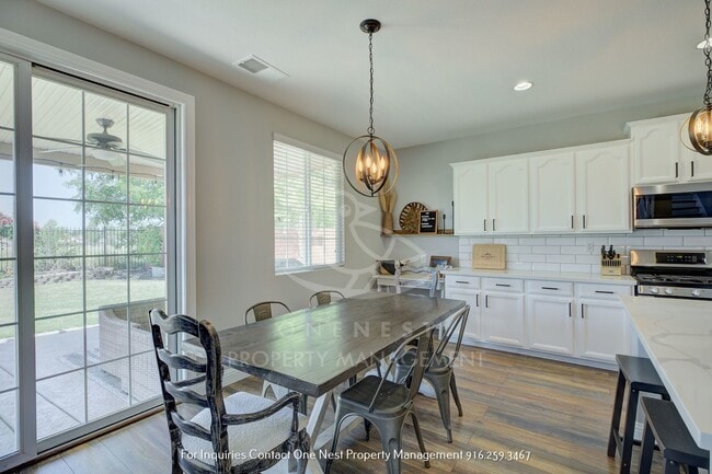 Building Photo - Lincoln Crossing, 4 bedroom 2.5 bath