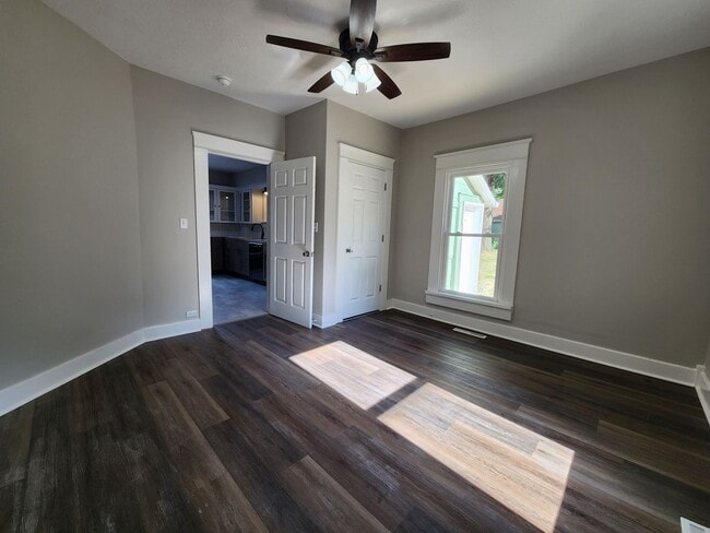 Building Photo - Spacious 5-Bedroom, 2-Bathroom Home AVAILA...