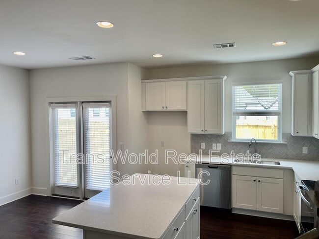 Building Photo - 123 Auburn Run Ln