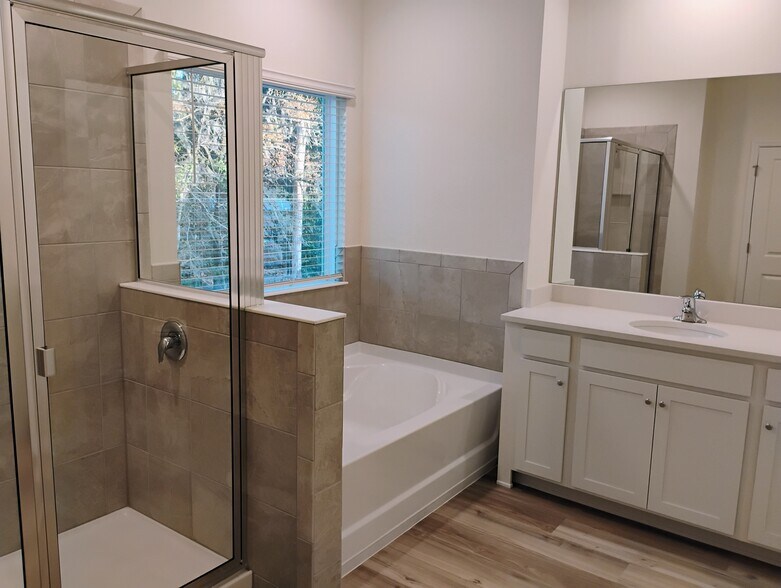 Building Photo - 5191 SW 52nd Dr