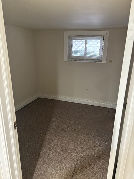 Building Photo - 607 Oakton St