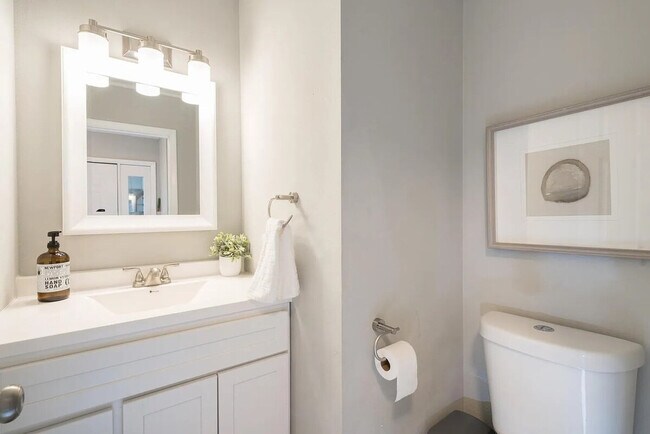 Building Photo - 2000 Quiet Stream Dr