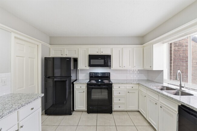 Building Photo - 4702 N Cashel Cir