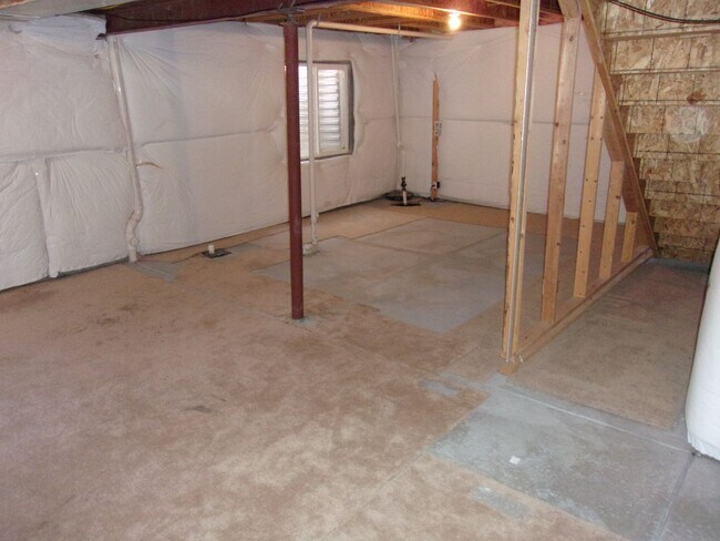 Building Photo - 8361 Newbury Way