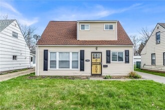 Building Photo - 17401 Wayne Dr