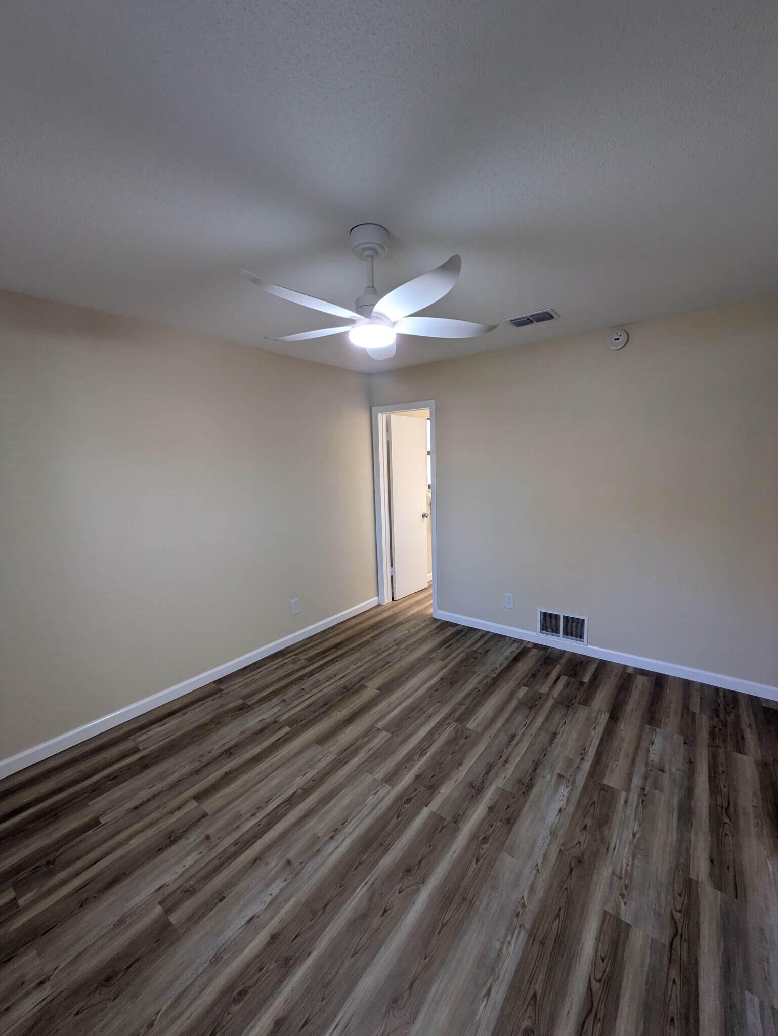 Building Photo - 349 Water Oak Ln