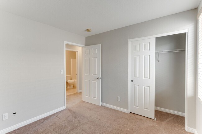 Building Photo - Coronado Ranch Pool Home | Stunning 4 Bed Beauty with Designer Kitchen & Private Backyard Oasis**