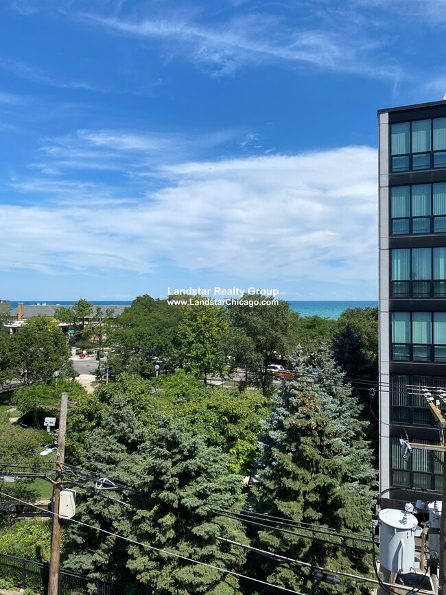 Building Photo - 5917 N Kenmore Ave