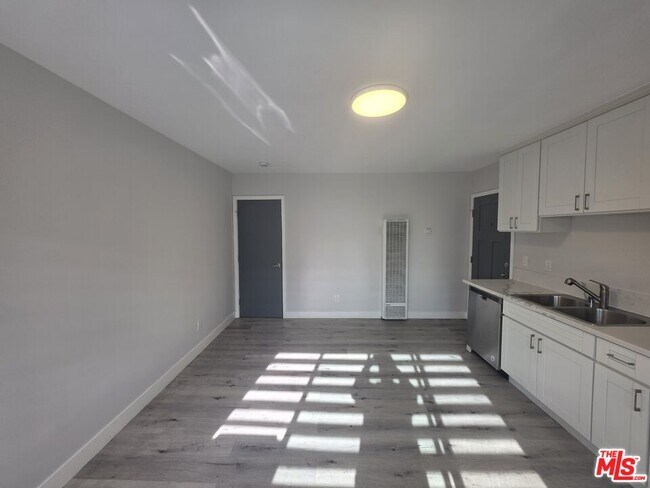 Building Photo - 1505 Cochran Ave