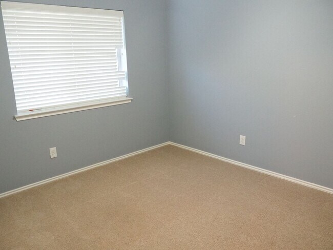 Building Photo - 3 Bed 2 Bath in Denton