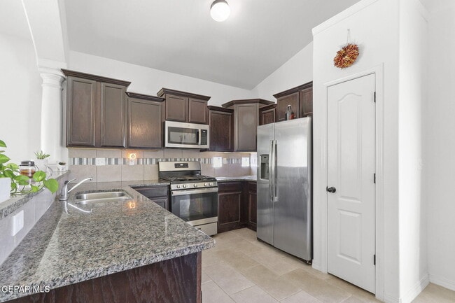 Building Photo - 14828 Tierra Escape Ave