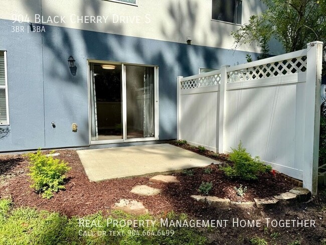 Building Photo - 904 Black Cherry Dr S