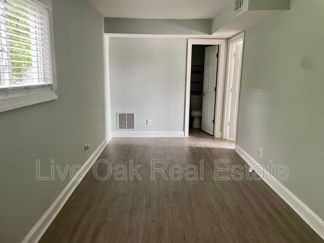 Building Photo - 3224 Arctic Ave