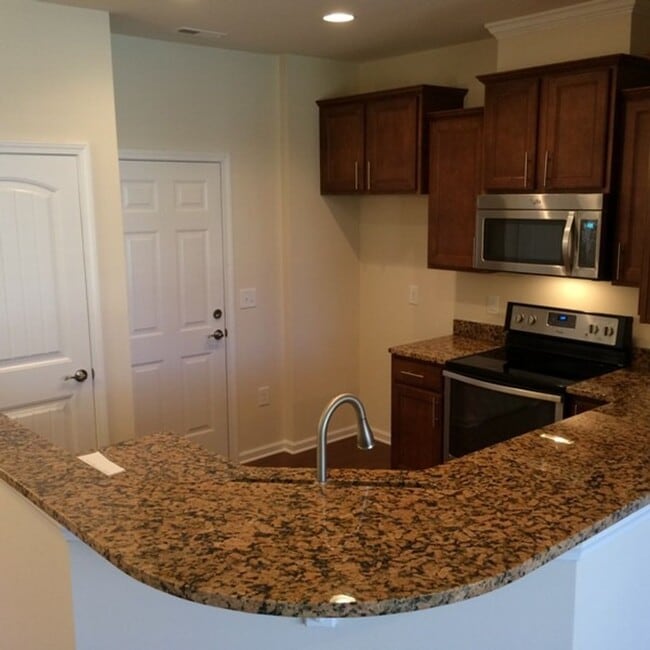 Building Photo - 111 Tuftin Dr