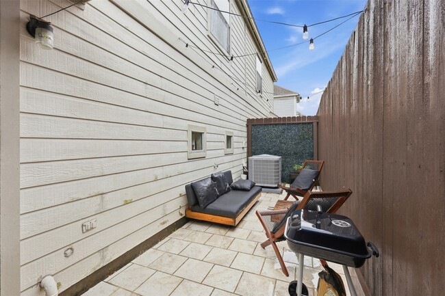 Building Photo - 1923 Bailey St