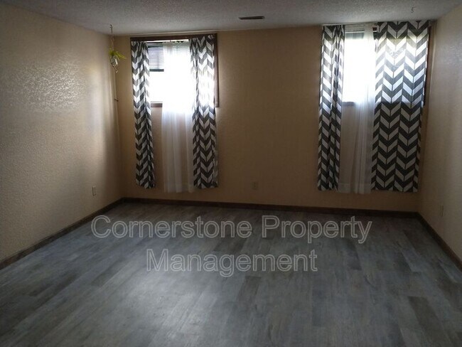 Building Photo - 601 4th St