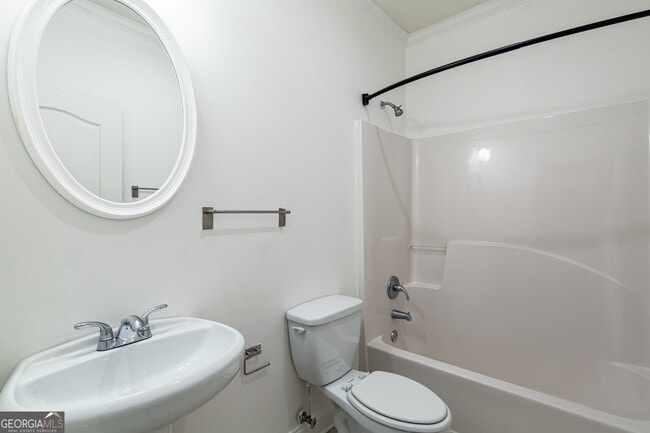 Building Photo - 1953 Sterling Oaks Cir NE