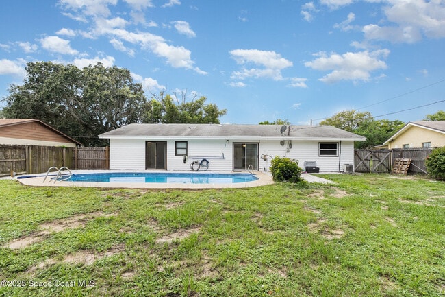 Building Photo - 4885 Cocoanut Dr