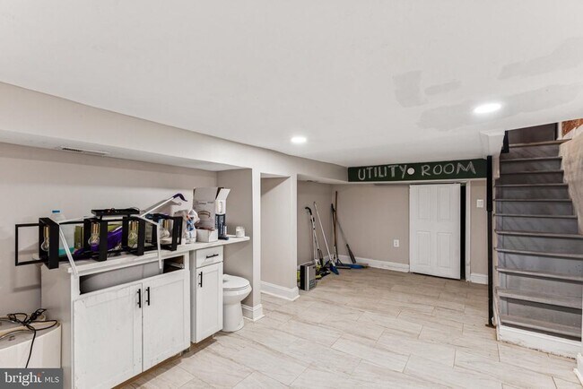 Building Photo - 5210 Rodman St