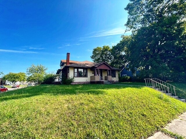 Building Photo - 1000 E 8th St