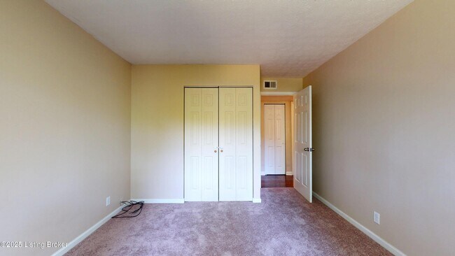 Building Photo - 7074 Wildwood Cir