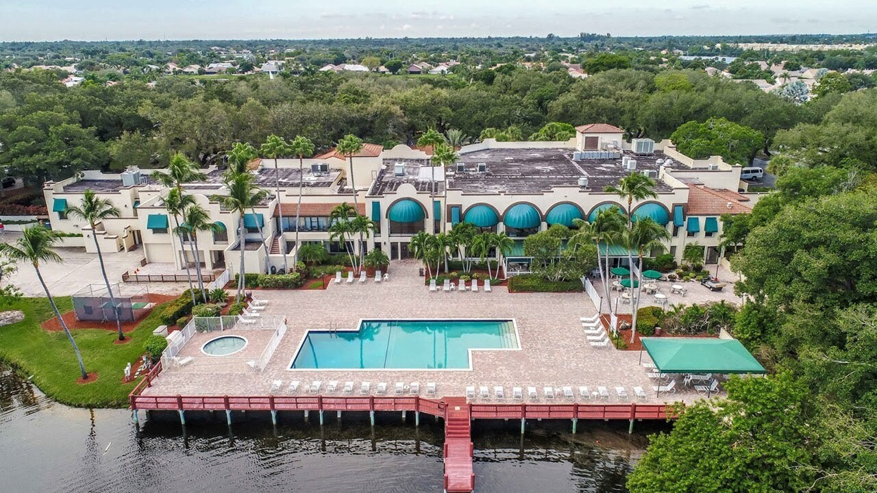 Building Photo - 9420 Live Oak Pl