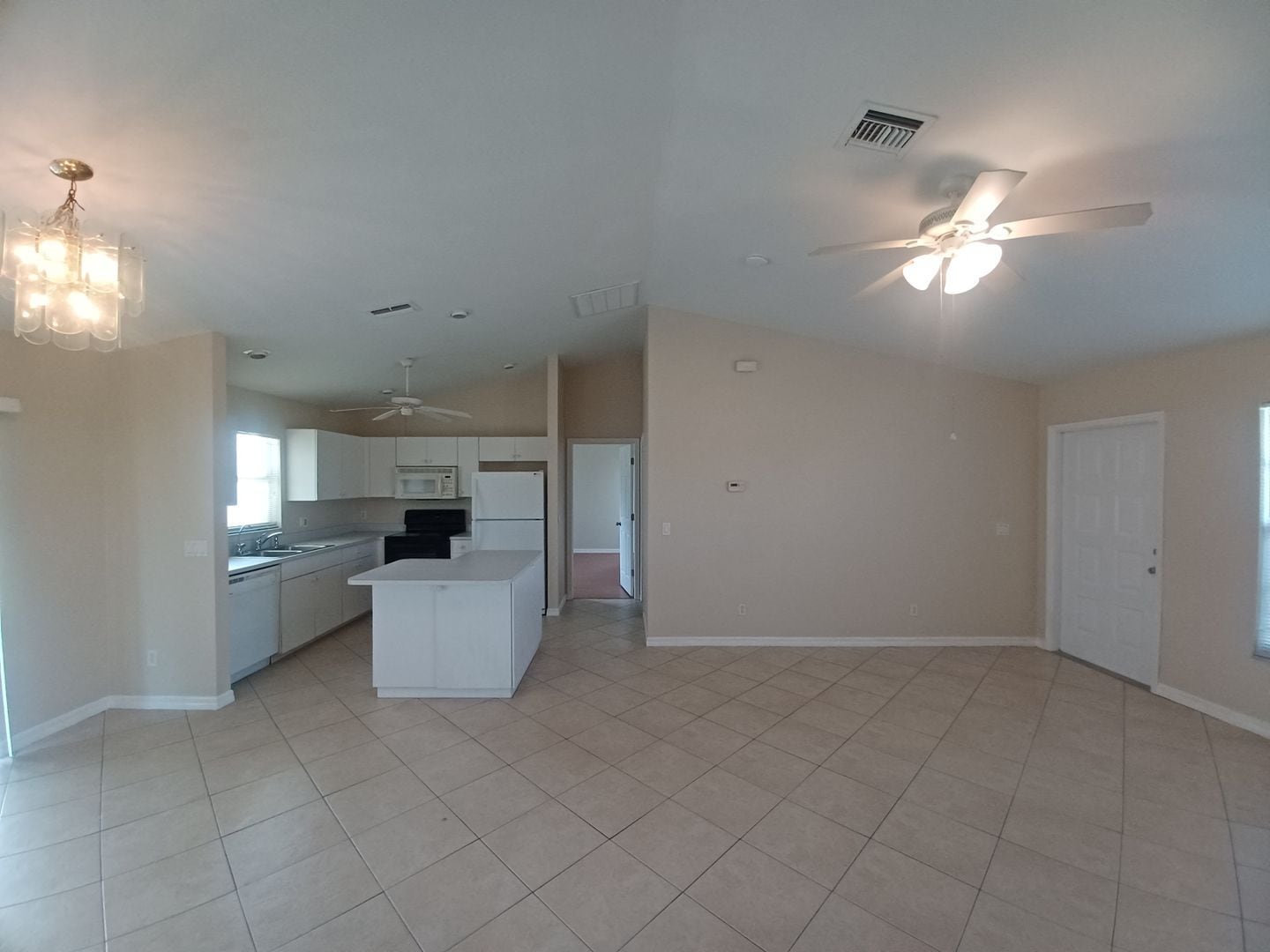 Building Photo - Coming mid August   3/2