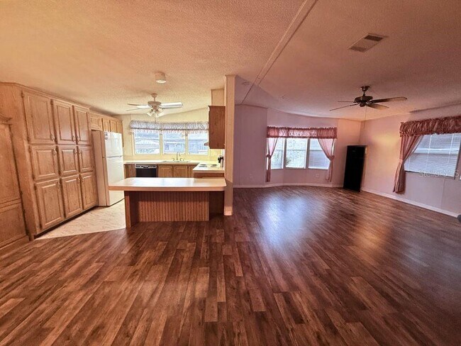 Building Photo - 220 Ellsworth Dr