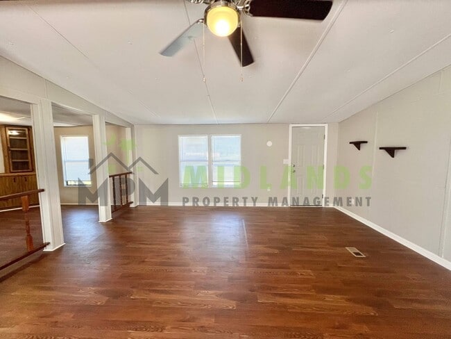 Building Photo - 2413 S Lake Dr