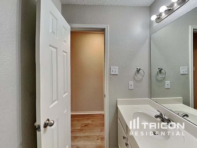 Building Photo - 6621 Swainson Trail