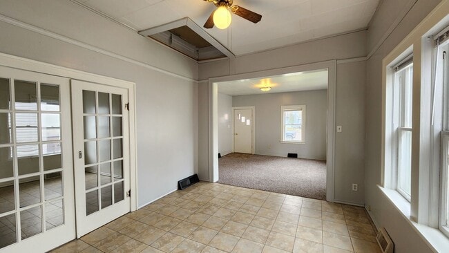 Building Photo - 405 E Spruce St